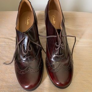 Clarks Oxford booties lace-up